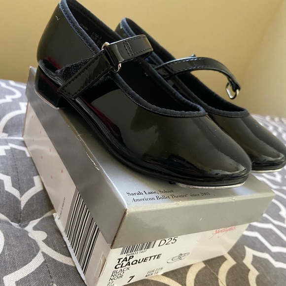 Children’s tap shoes - Picture 1 of 2